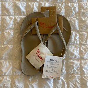 NWT- Archies Arch Support Flip Flops